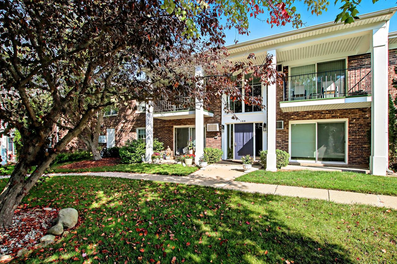 108 Evelyn Ln #E, Lake Geneva, WI 53147