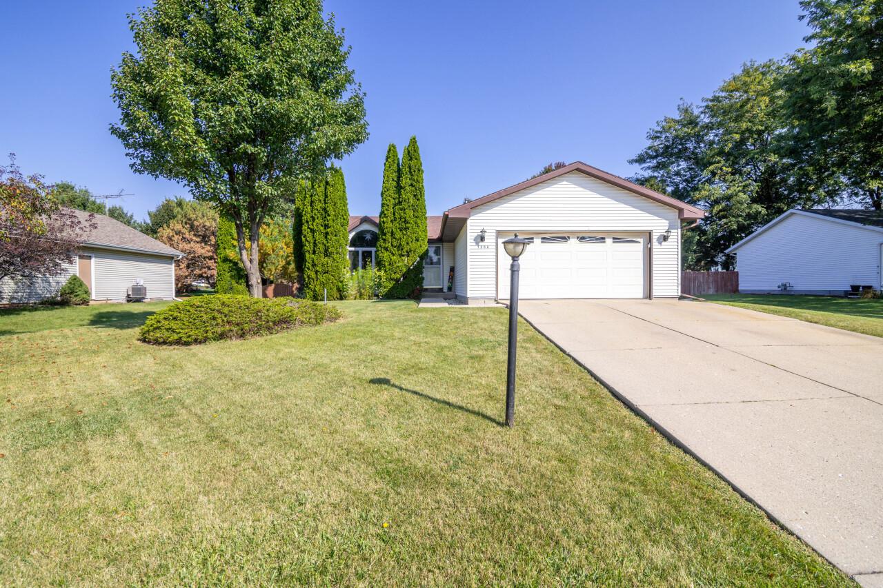 1306 Colonial Dr, Watertown, WI 53098