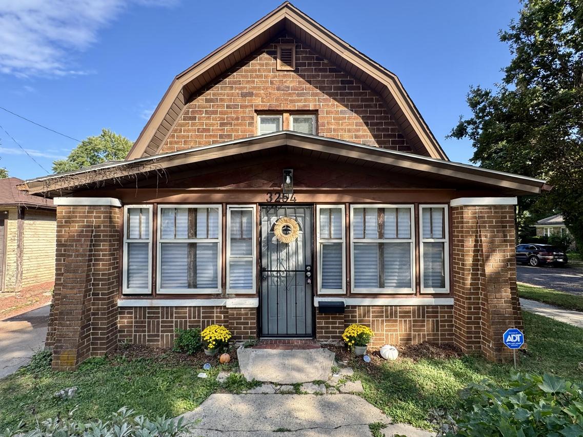 3254 N 47th St, Milwaukee, WI 53216