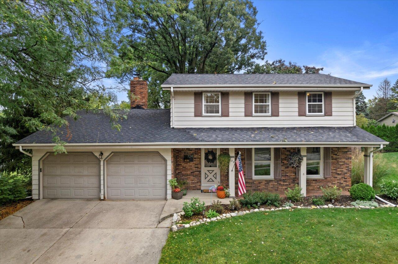 724 Lynne Dr, Waukesha, WI 53186