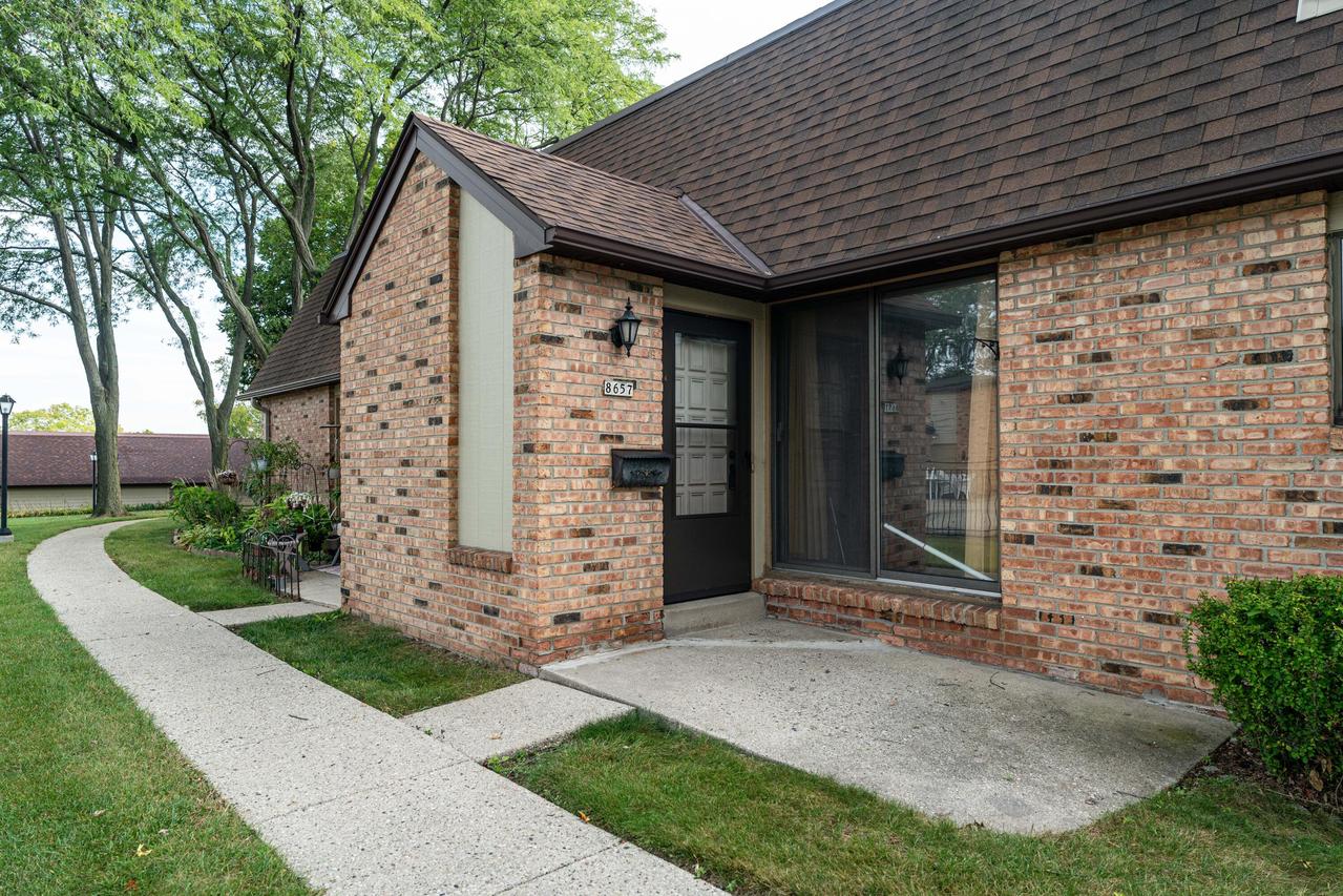8657 N 72nd St, Milwaukee, WI 53223