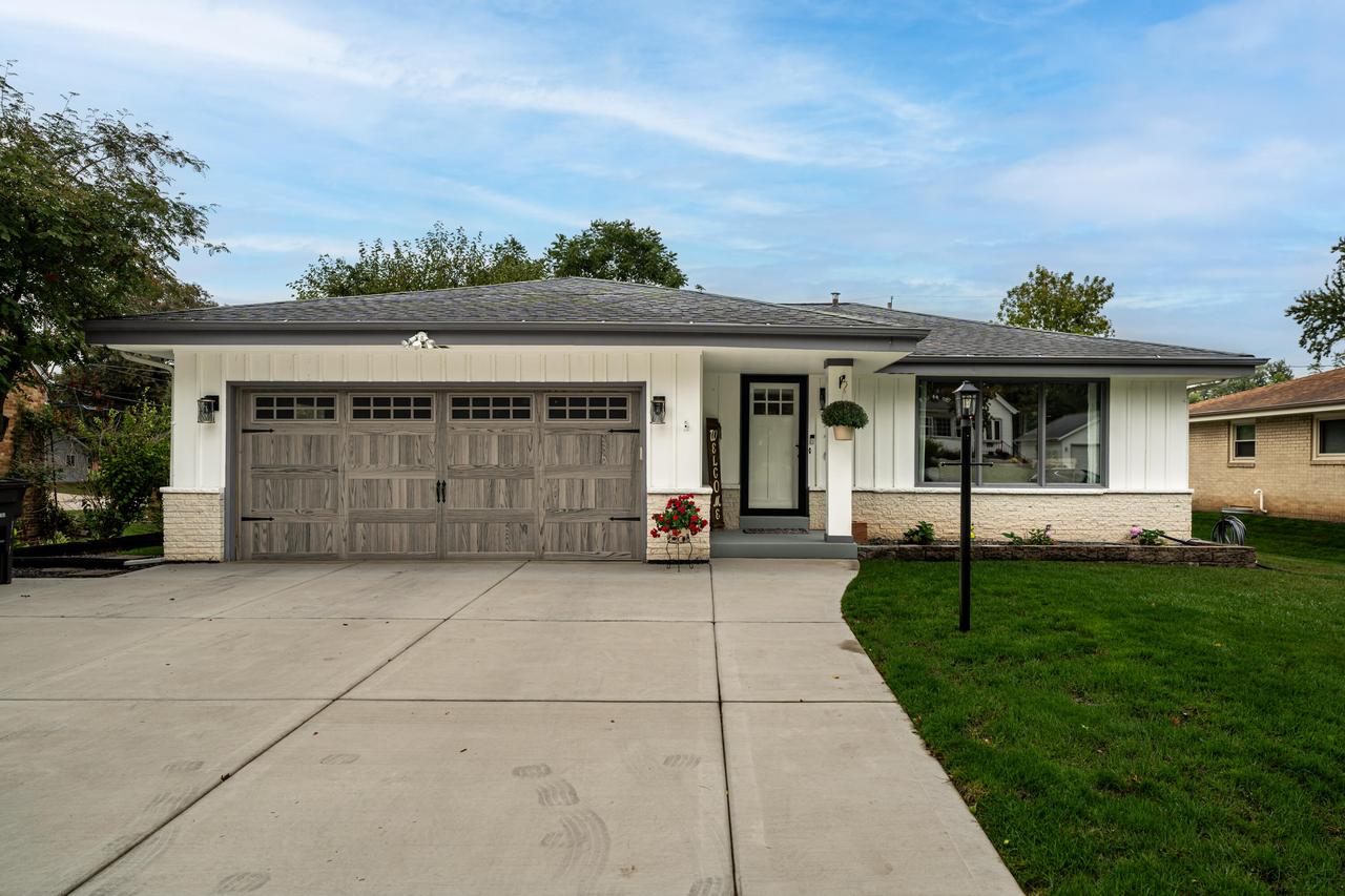 4410 S 47th St, Greenfield, WI 53220