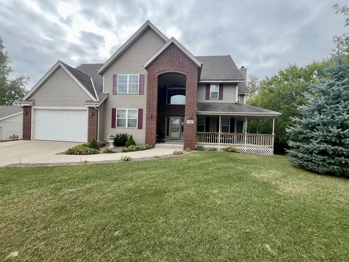 2756 Kingfisher Dr, West Bend, WI 53095