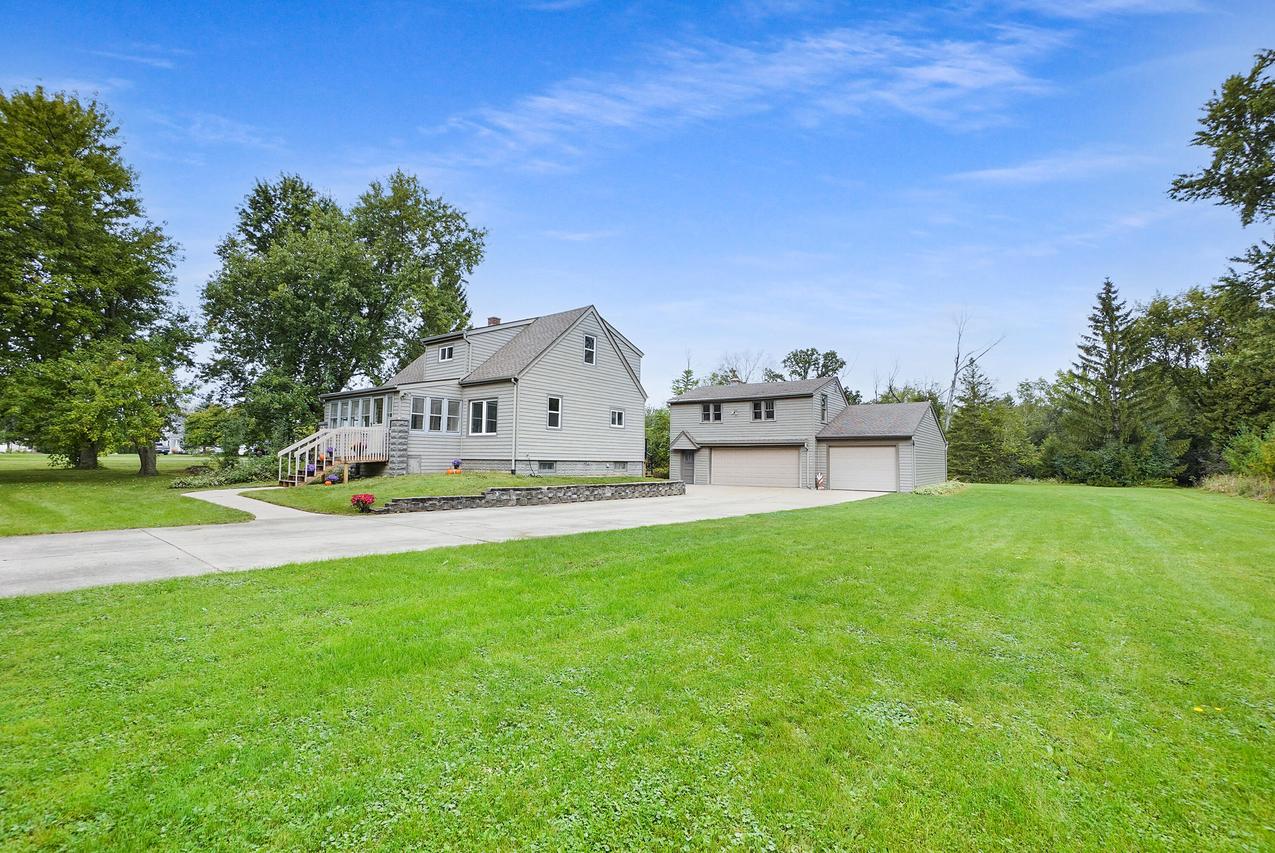 5116 W Elmdale Rd, Mequon, WI 53092