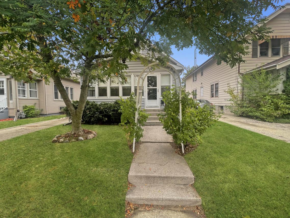 1013 S 25th St, Manitowoc, WI 54220