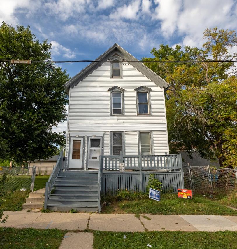 1212 W Vine St #1214, Milwaukee, WI 53205