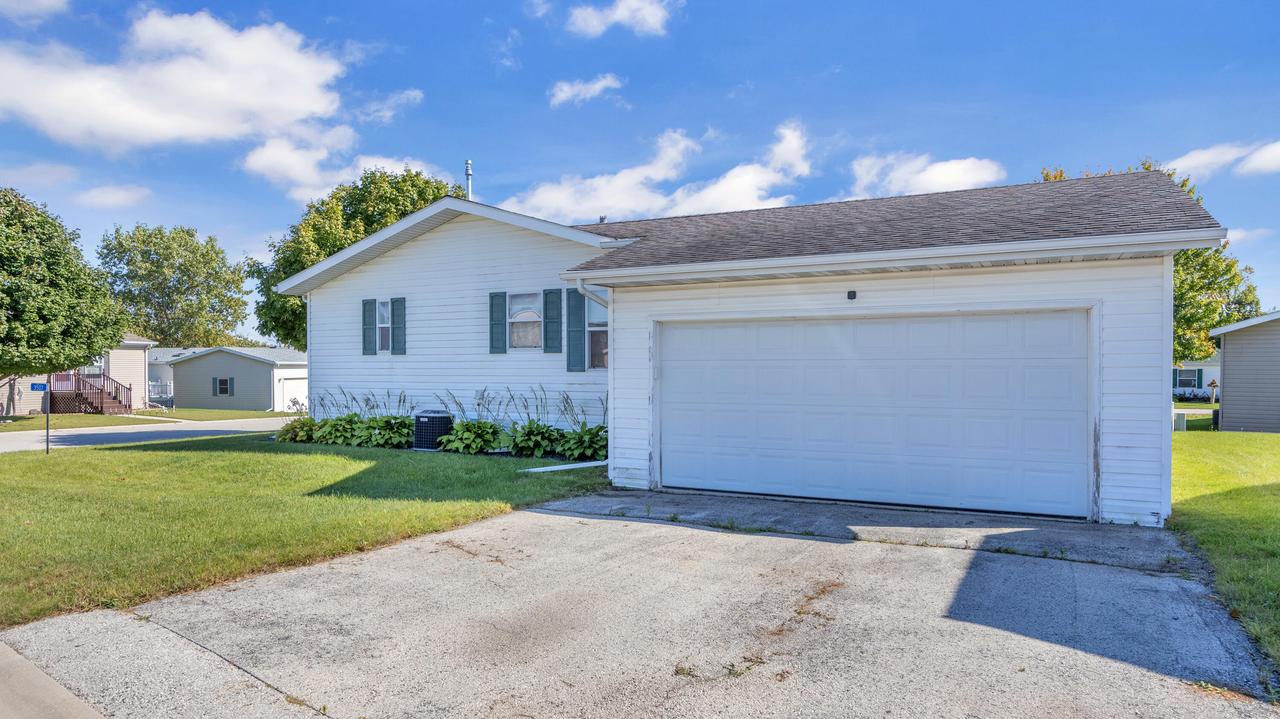 3507 Stone Dr, Sheboygan, WI 53083