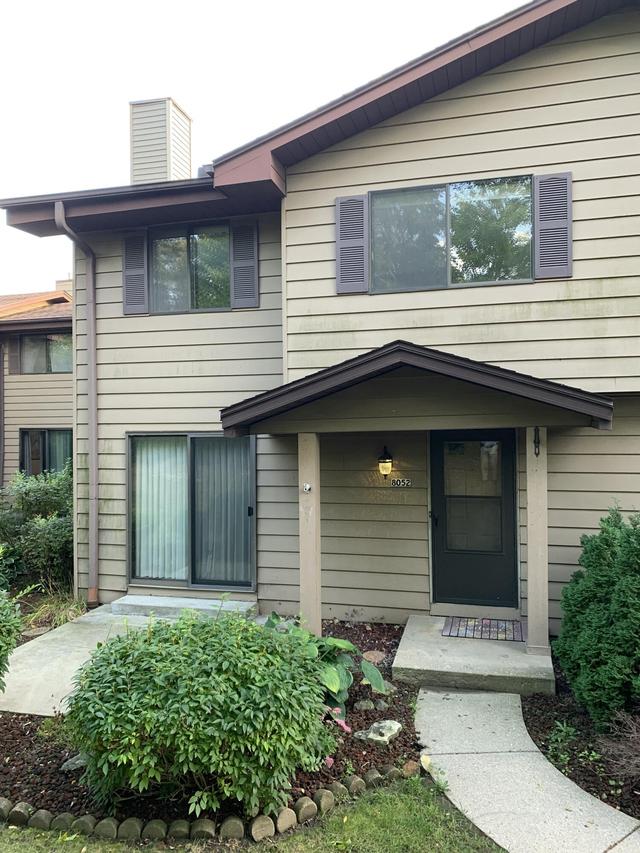 8052 W Manor Cir, Milwaukee, WI 53223
