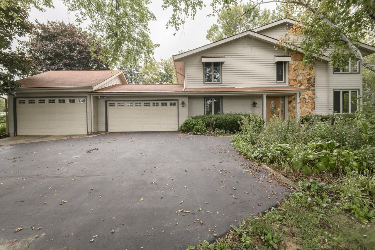 N47W27080 Greenhill Ct, Pewaukee, WI 53072