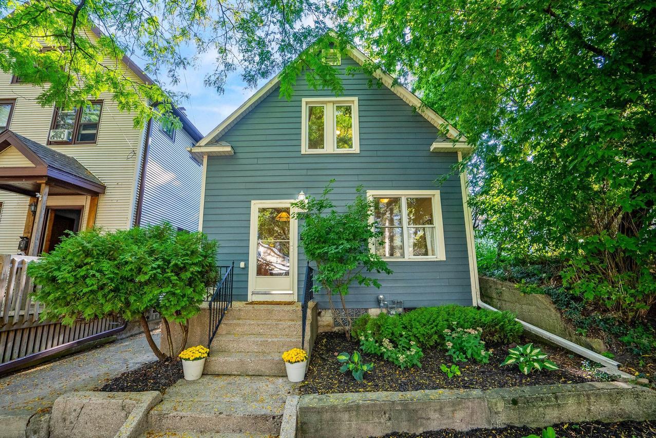2471 S Wentworth Ave, Milwaukee, WI 53207