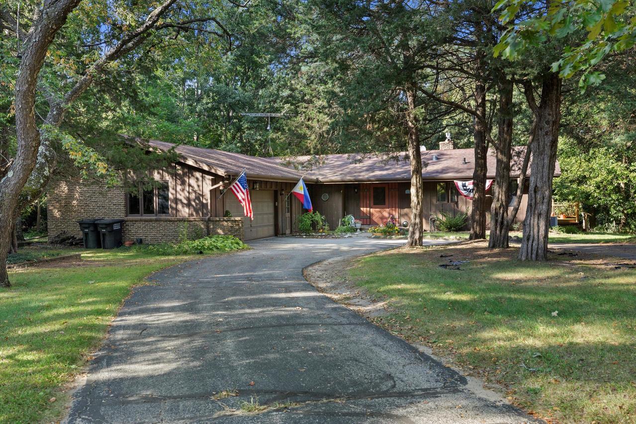 N9162 Woodridge Ct, Troy, WI 53120