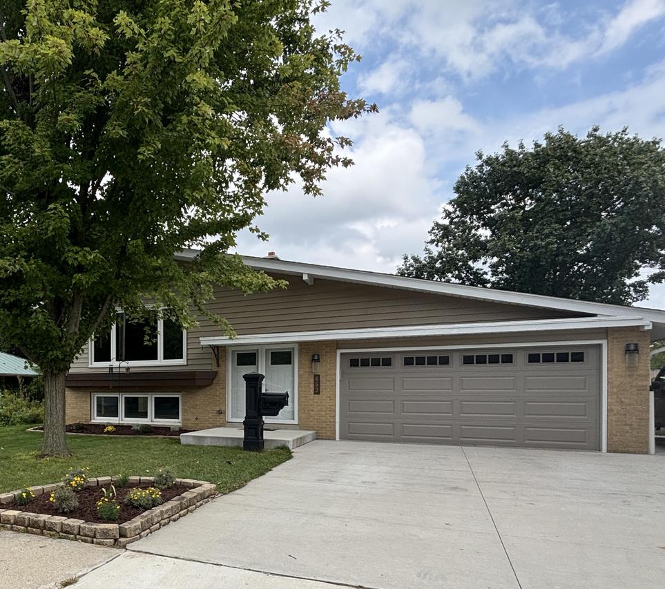 653 S 15th Ave, West Bend, WI 53095