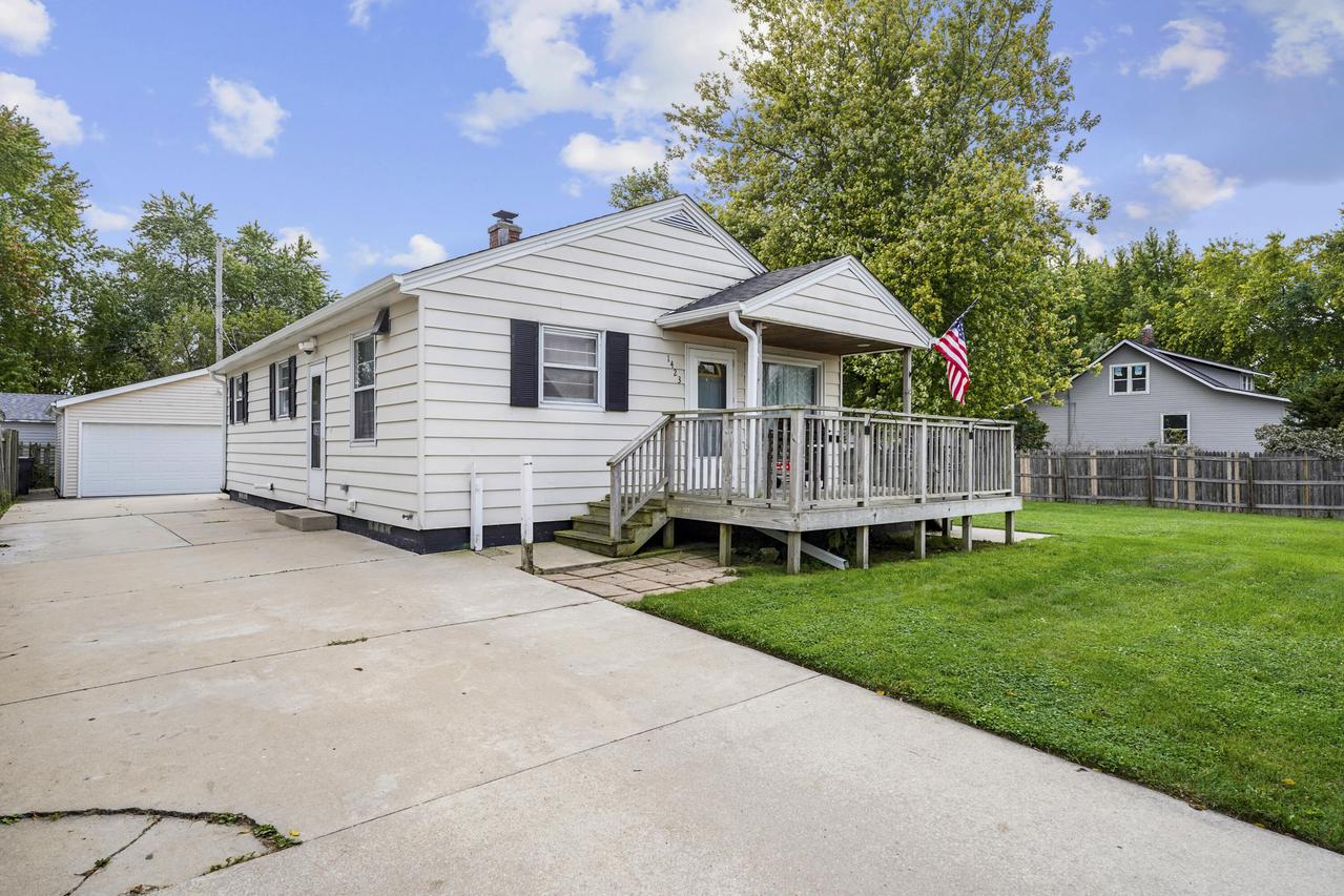 1423 Bryn Mawr Ave, Mount Pleasant, WI 53403