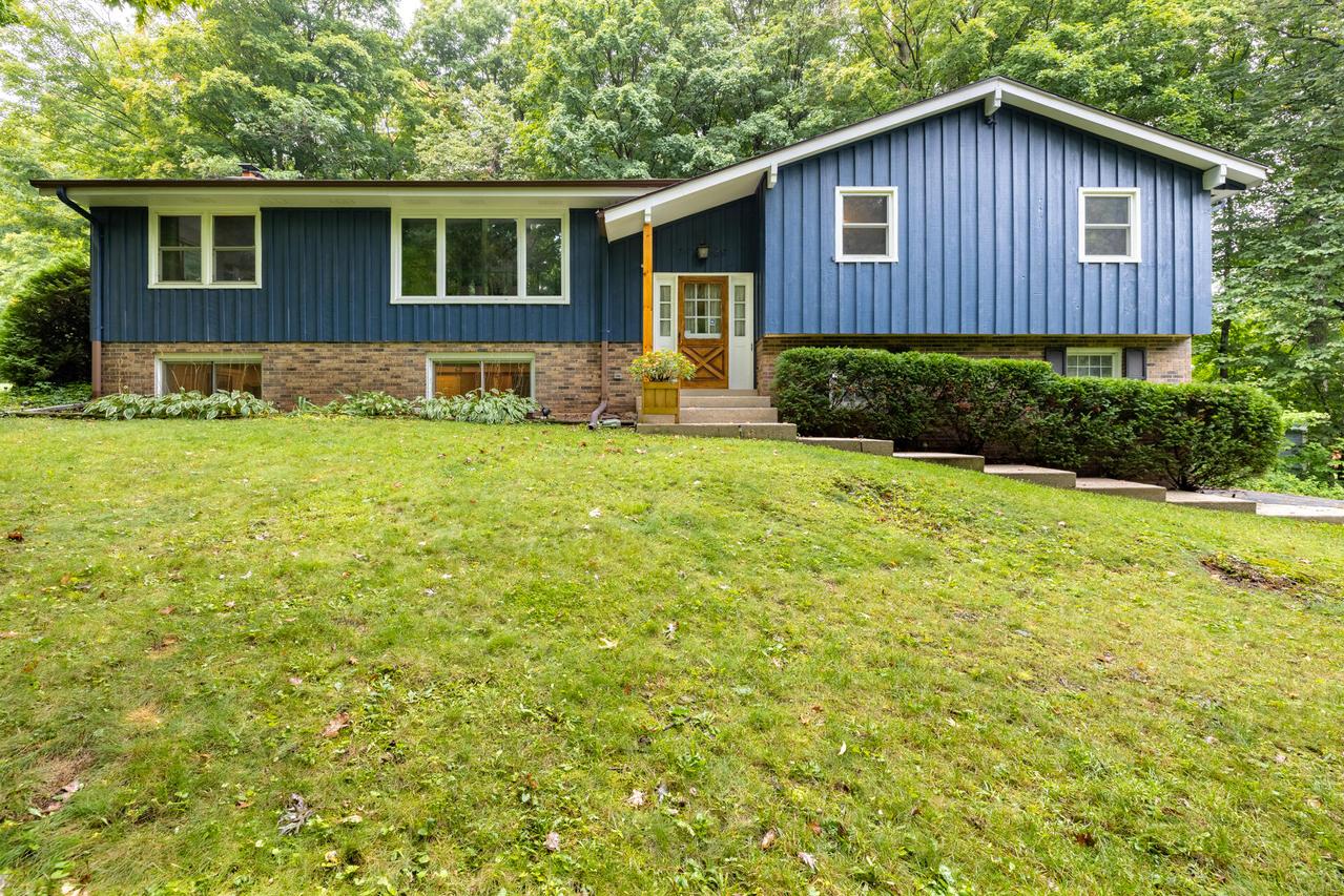 107 Parkway Dr, Slinger, WI 53086