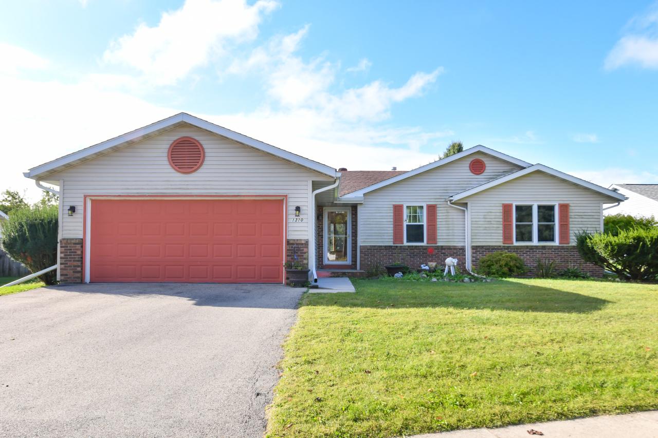 1310 Whispering Pines, Delavan, WI 53115