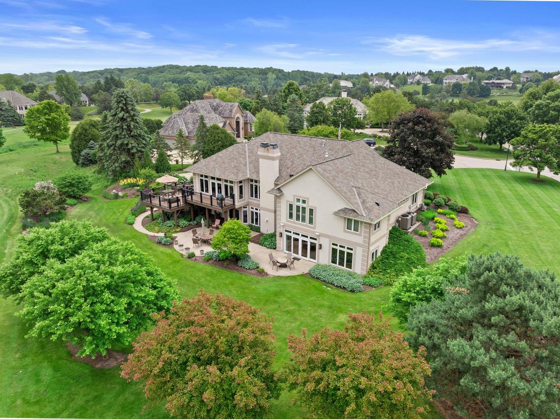 1800 Balsam Ct, Hartland, WI 53029