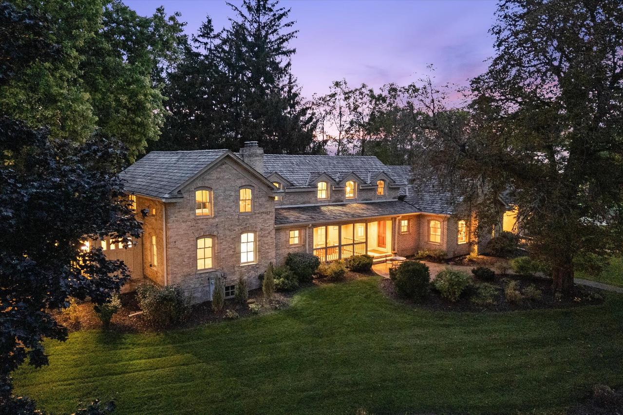 7918 Pleasant Valley, Cedarburg, WI 53080