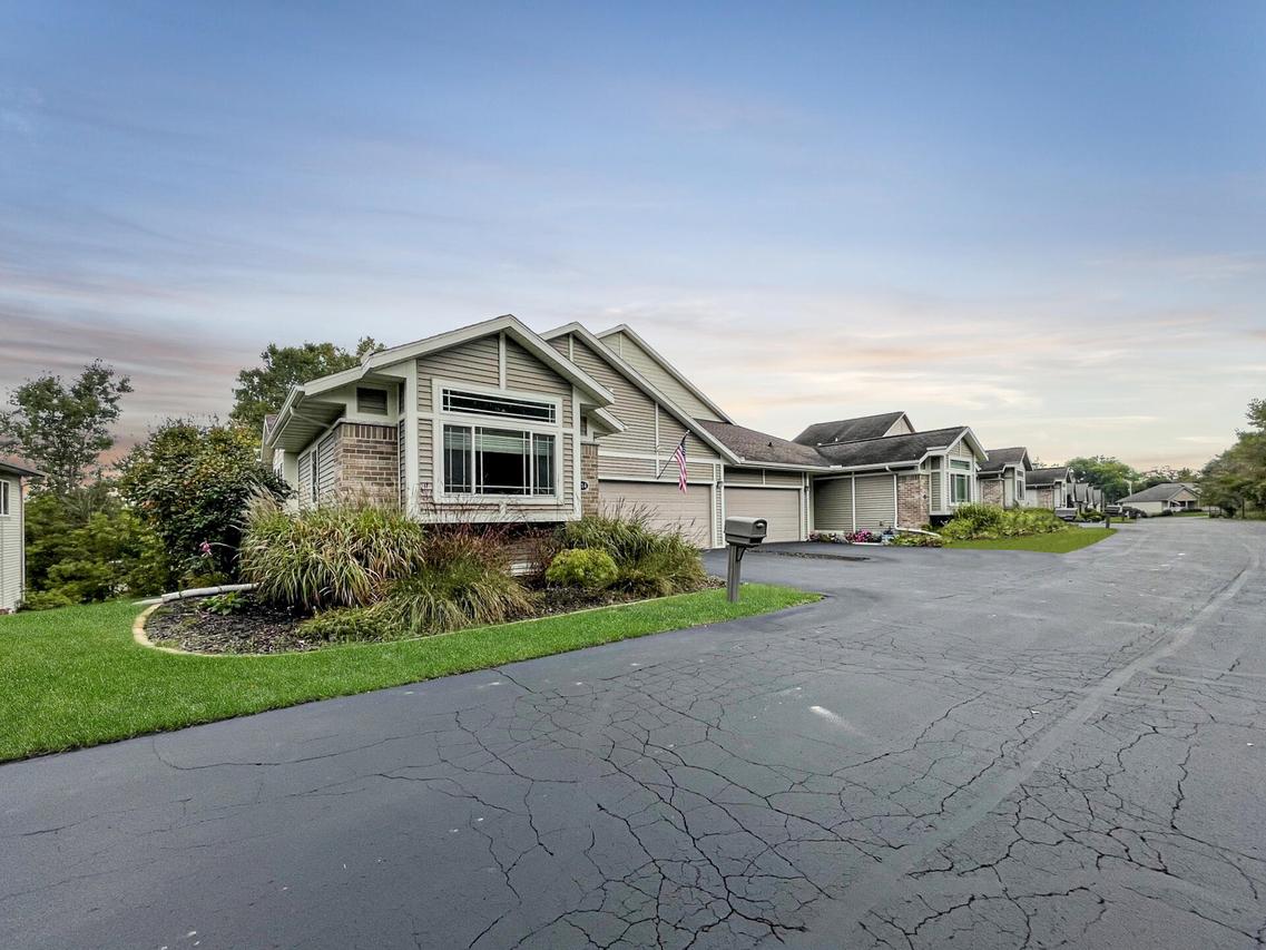 214 S Hills Ct, Plymouth, WI 53073