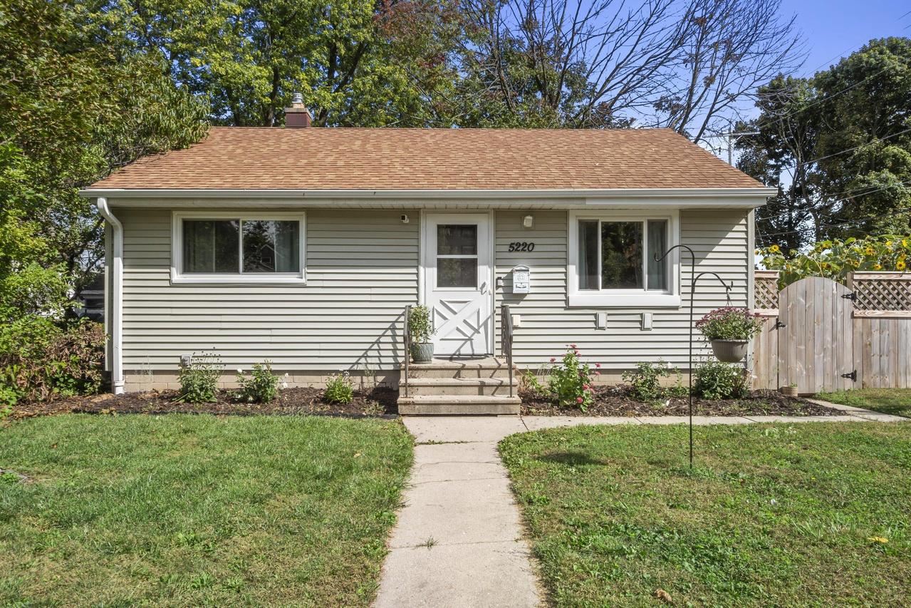5220 N 69th St, Milwaukee, WI 53218
