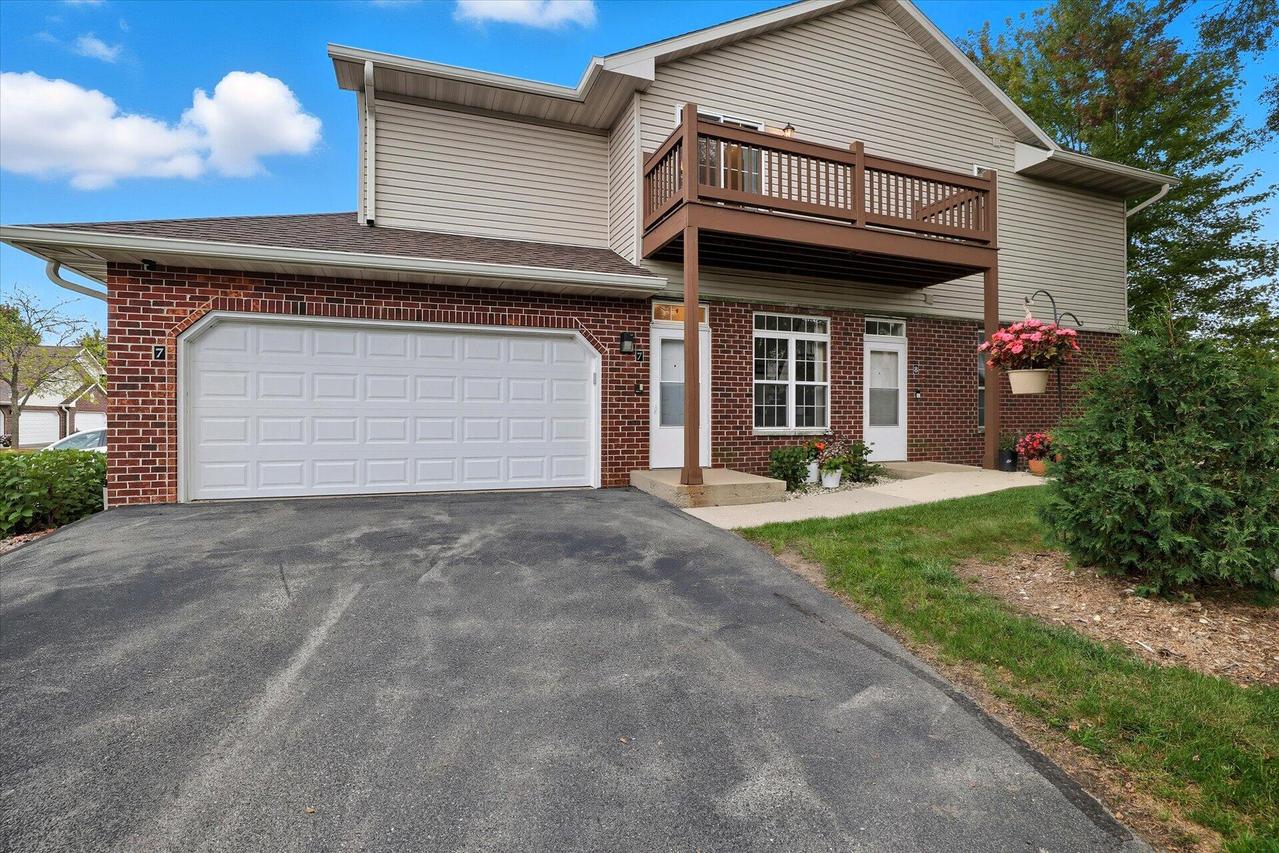 7925 S Scepter Dr #7, Franklin, WI 53132