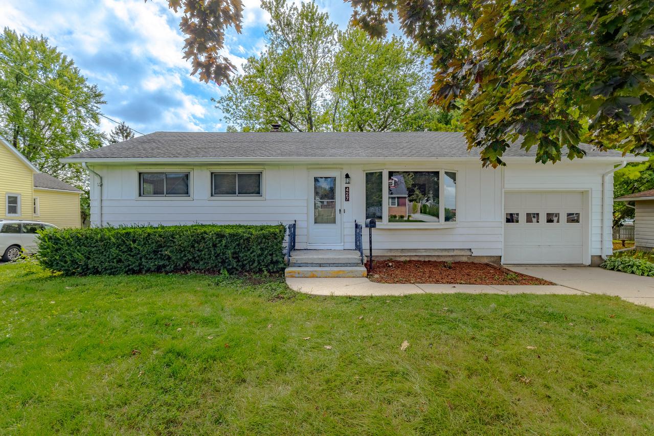427 Pine St, Hartford, WI 53027