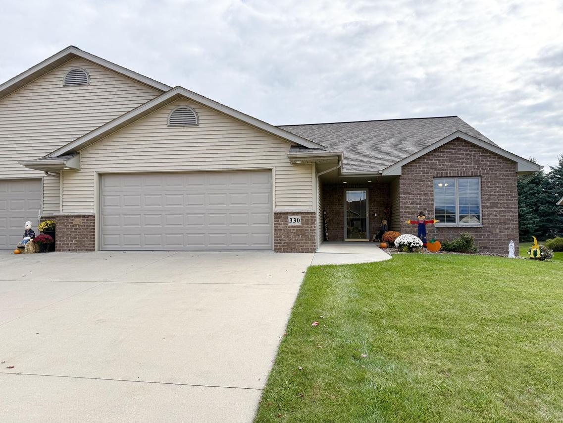 330 Clover Ln, Lomira, WI 53048