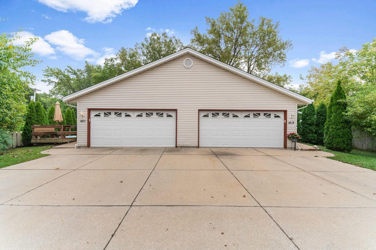 1811 Summit Ave, Waukesha, WI 53188