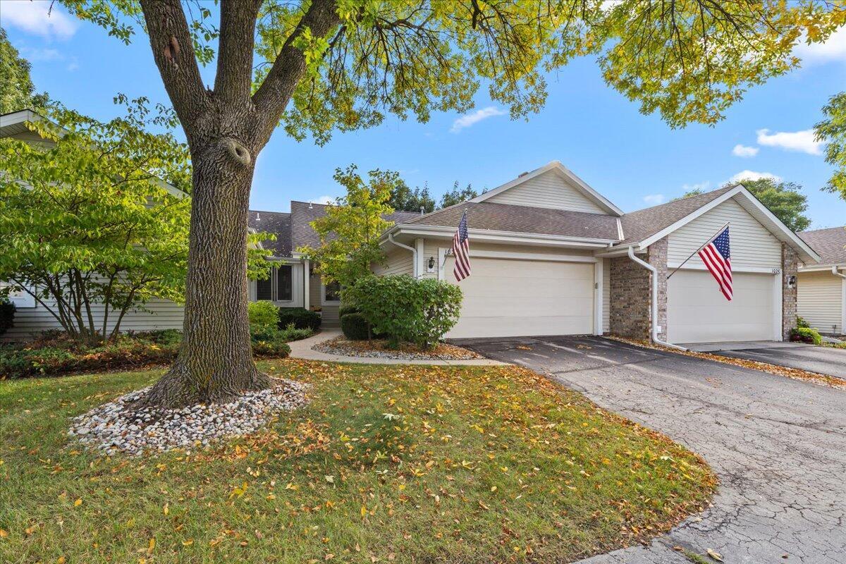 102 E Sutton Pl #B, Waukesha, WI 53188