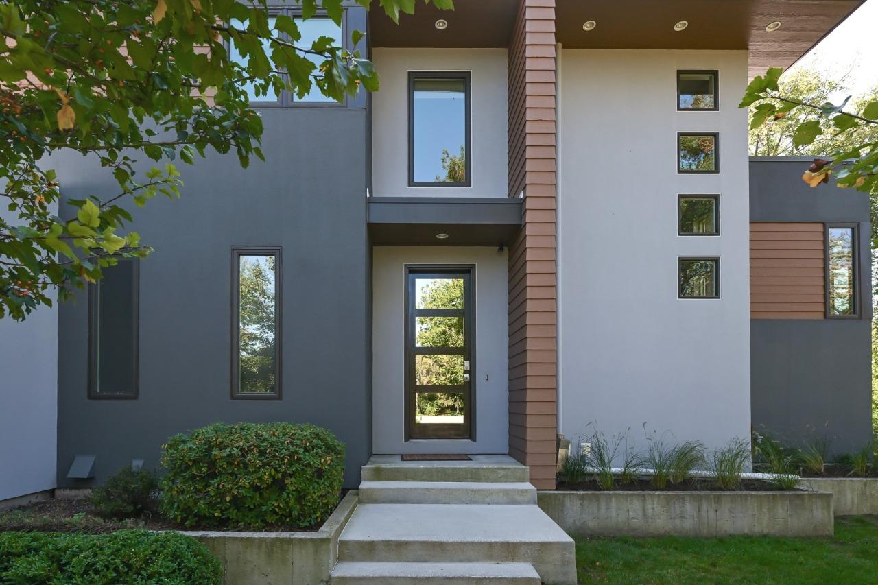4821 W Glen Cove, Mequon, WI 53092