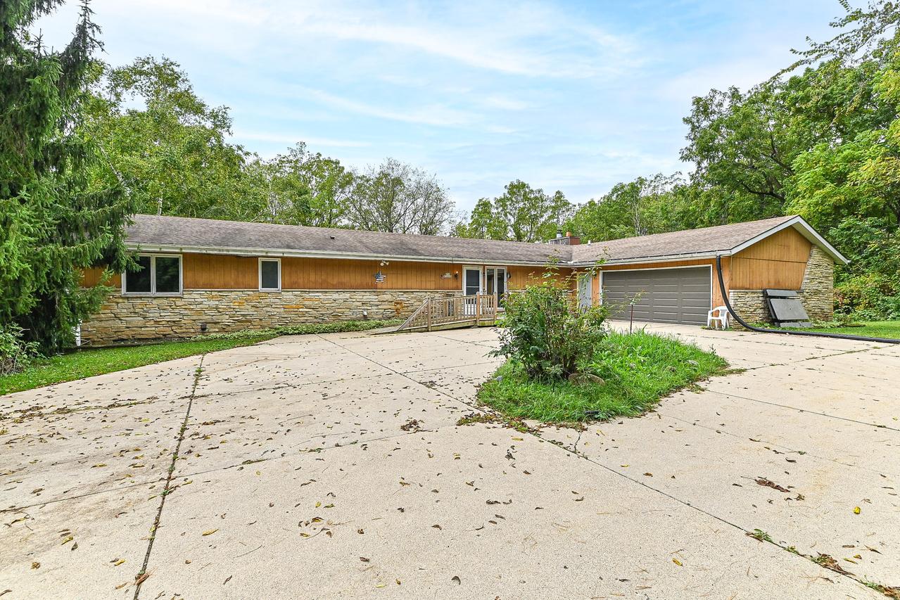 S70W20099 Adrian Dr, Muskego, WI 53150