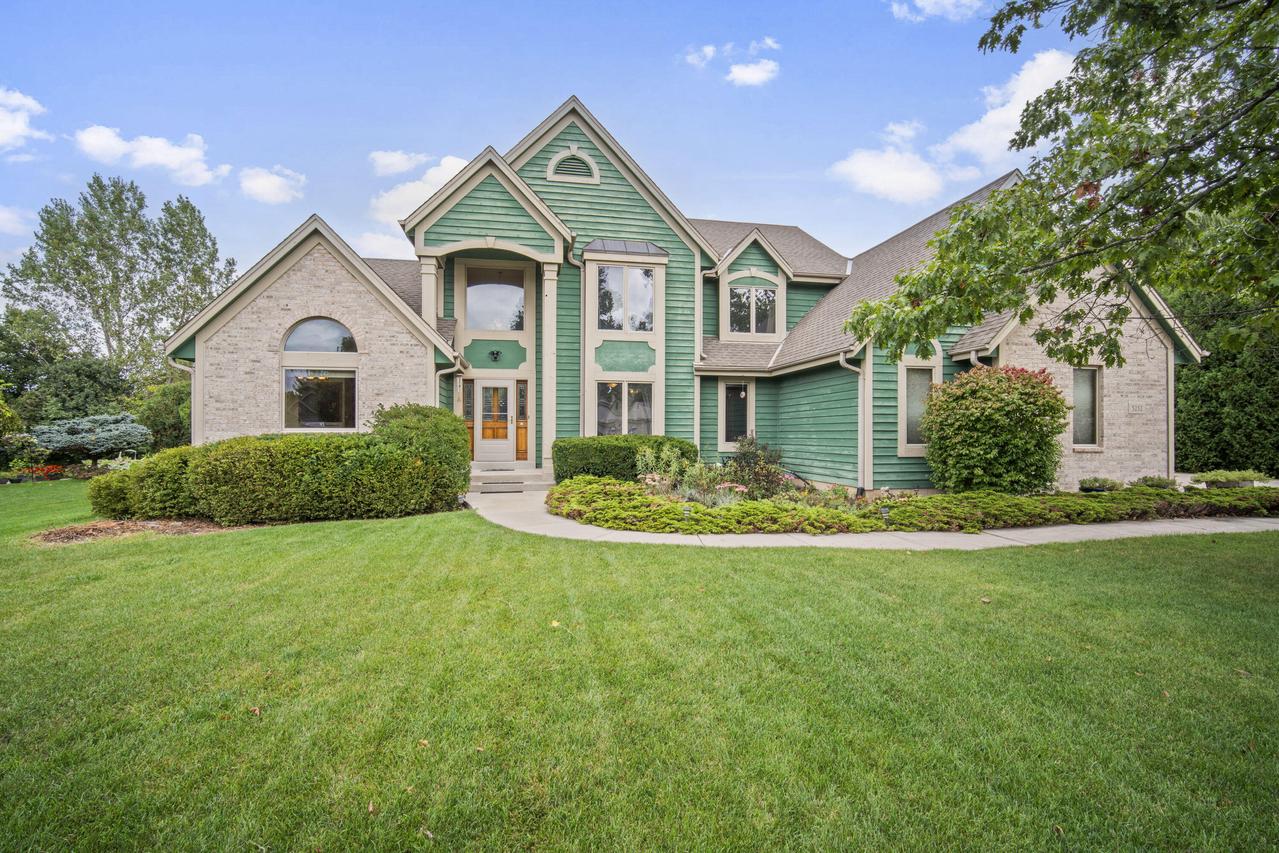 5232 W Princeton Pines, Franklin, WI 53132