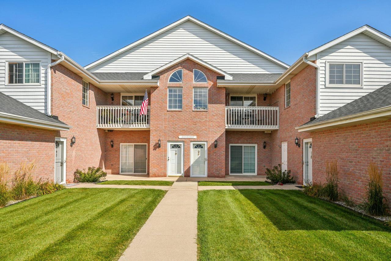 N25W24117 River Park #2, Pewaukee, WI 53072