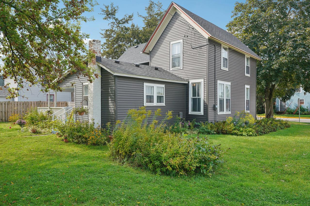 328 Sumner St, Genoa City, WI 53128