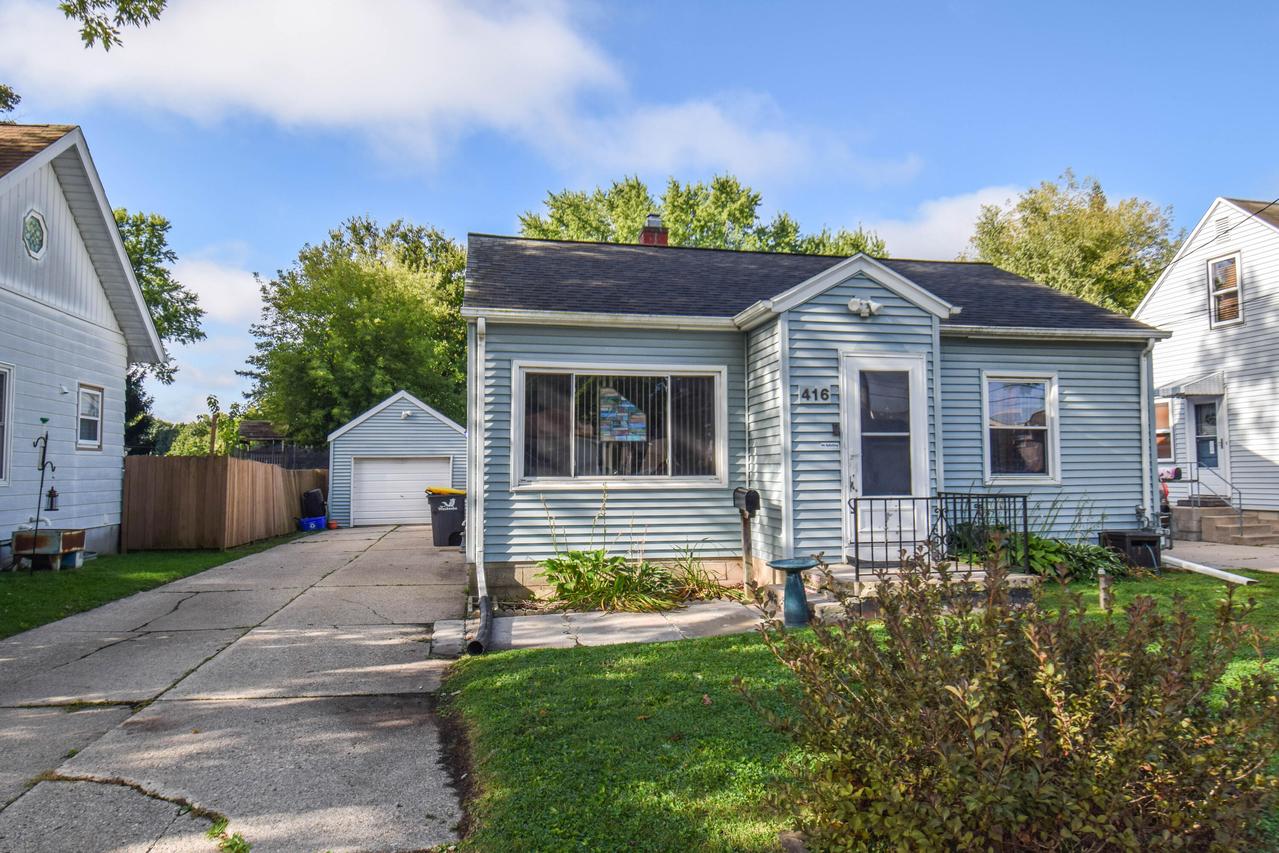 416 Riverview Ave, Waukesha, WI 53188