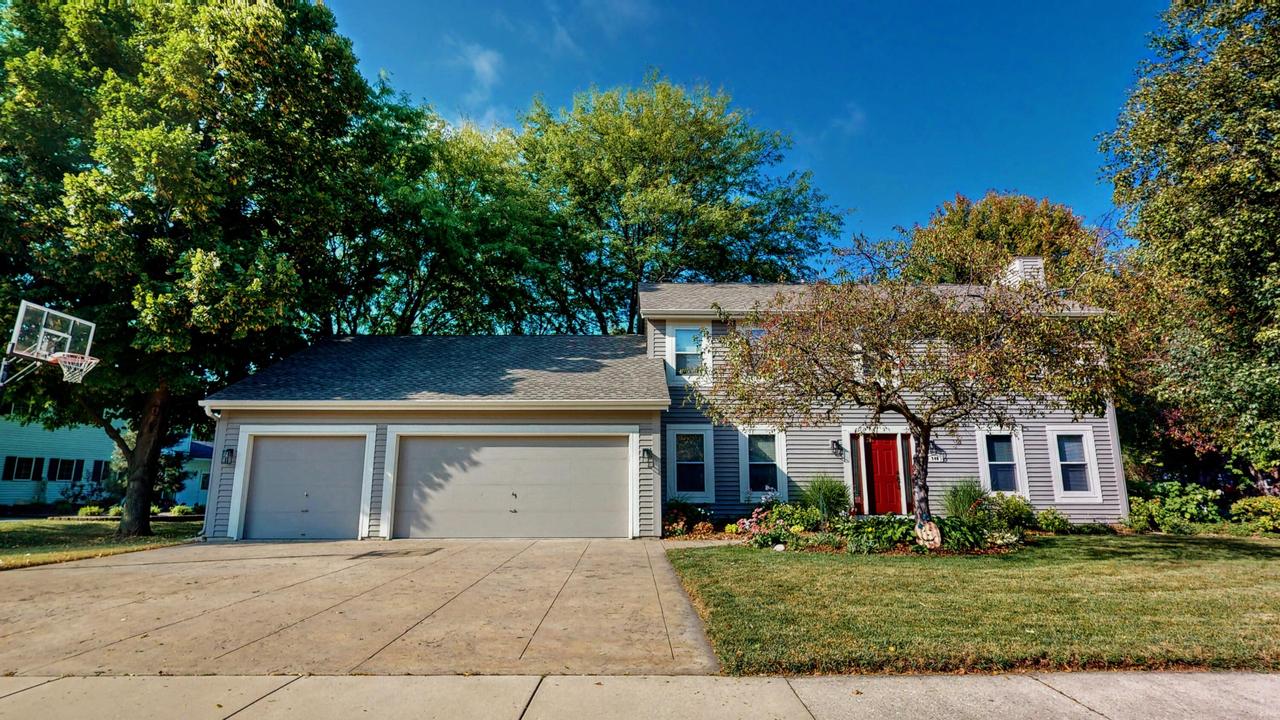 940 Old Tower Rd, Oconomowoc, WI 53066