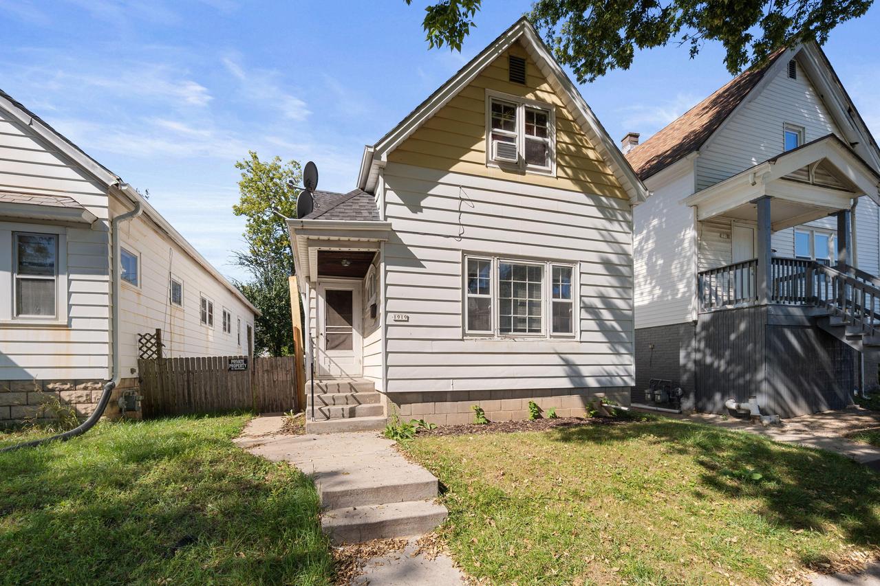 1919 S 7th St, Milwaukee, WI 53204
