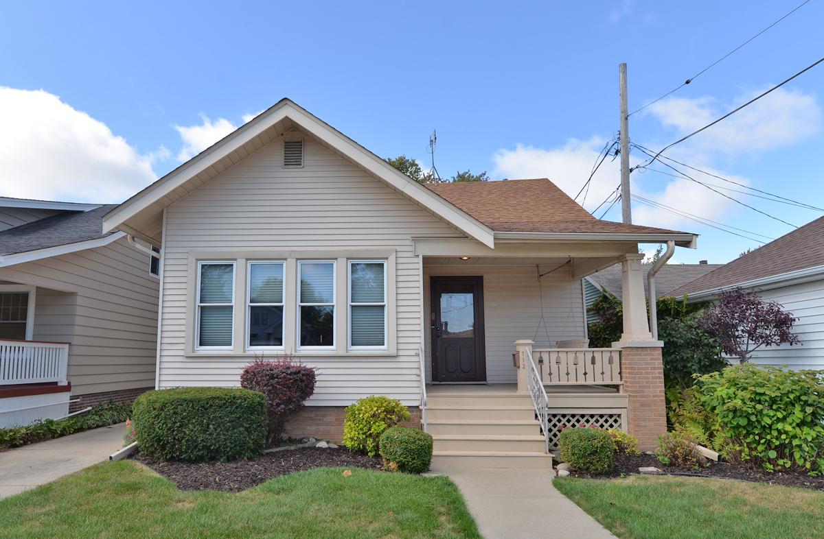 712 Cleveland Ave, Racine, WI 53405