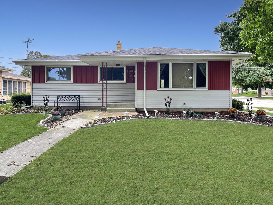 1821 S 26th St, Sheboygan, WI 53081
