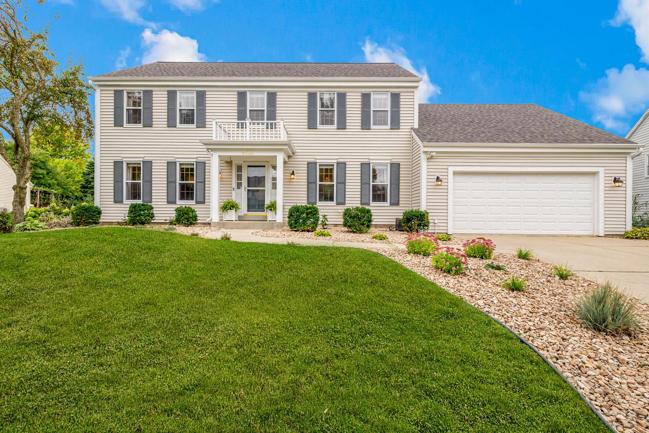 2110 Springbrook -, Waukesha, WI 53186