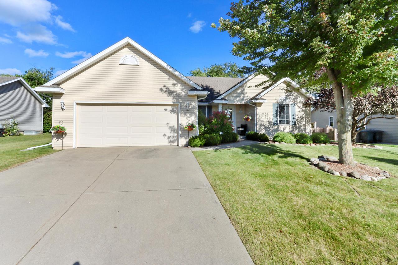 737 N Joshua Ln, Lake Geneva, WI 53147