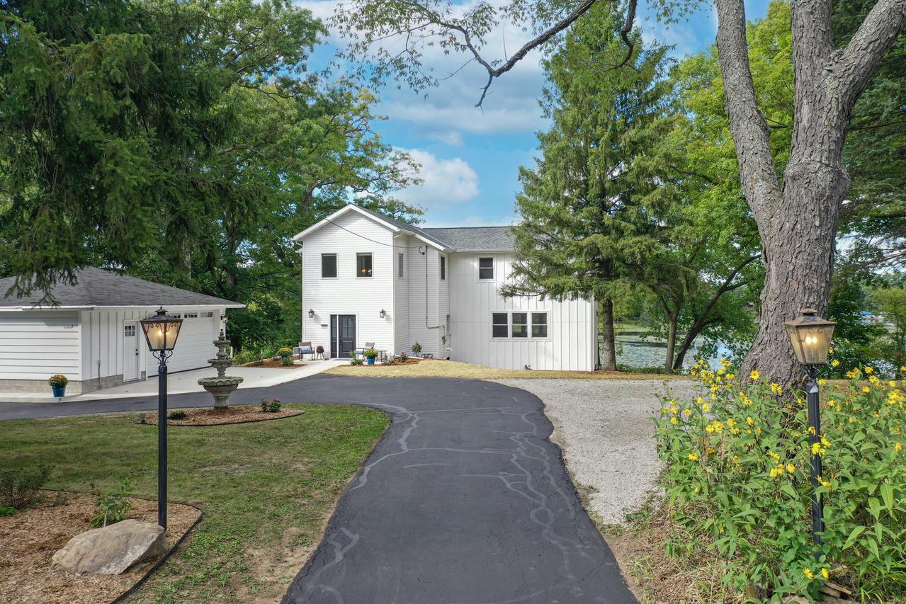 29032 Kramer Dr, Waterford, WI 53185
