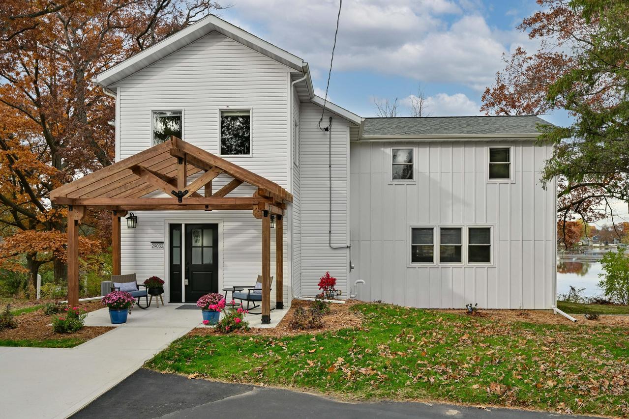 29032 Kramer Dr, Waterford, WI 53185