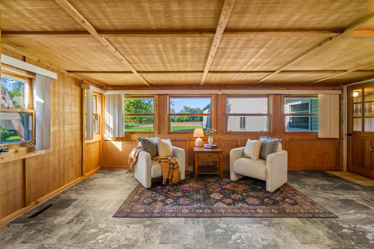 3409 Woodview Ln, Saukville, WI 53080