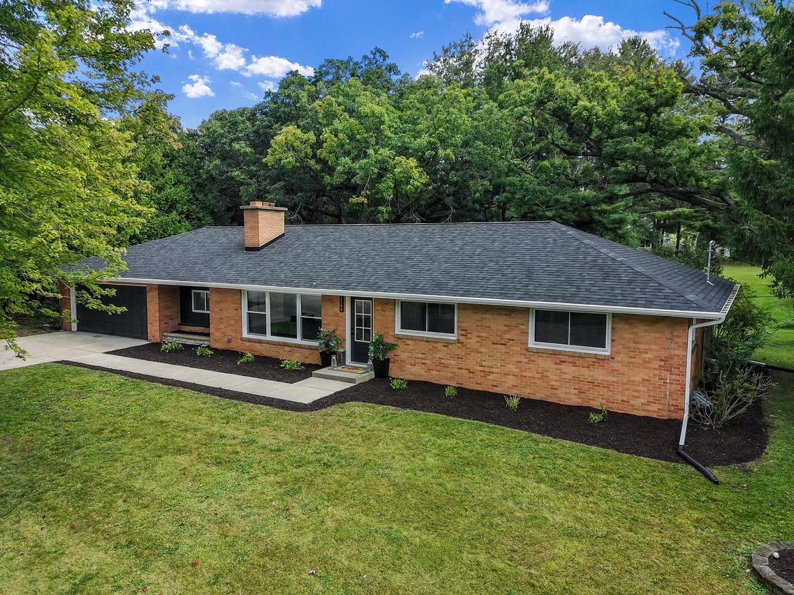 1199 Rolling Ln, Lake Geneva, WI 53147