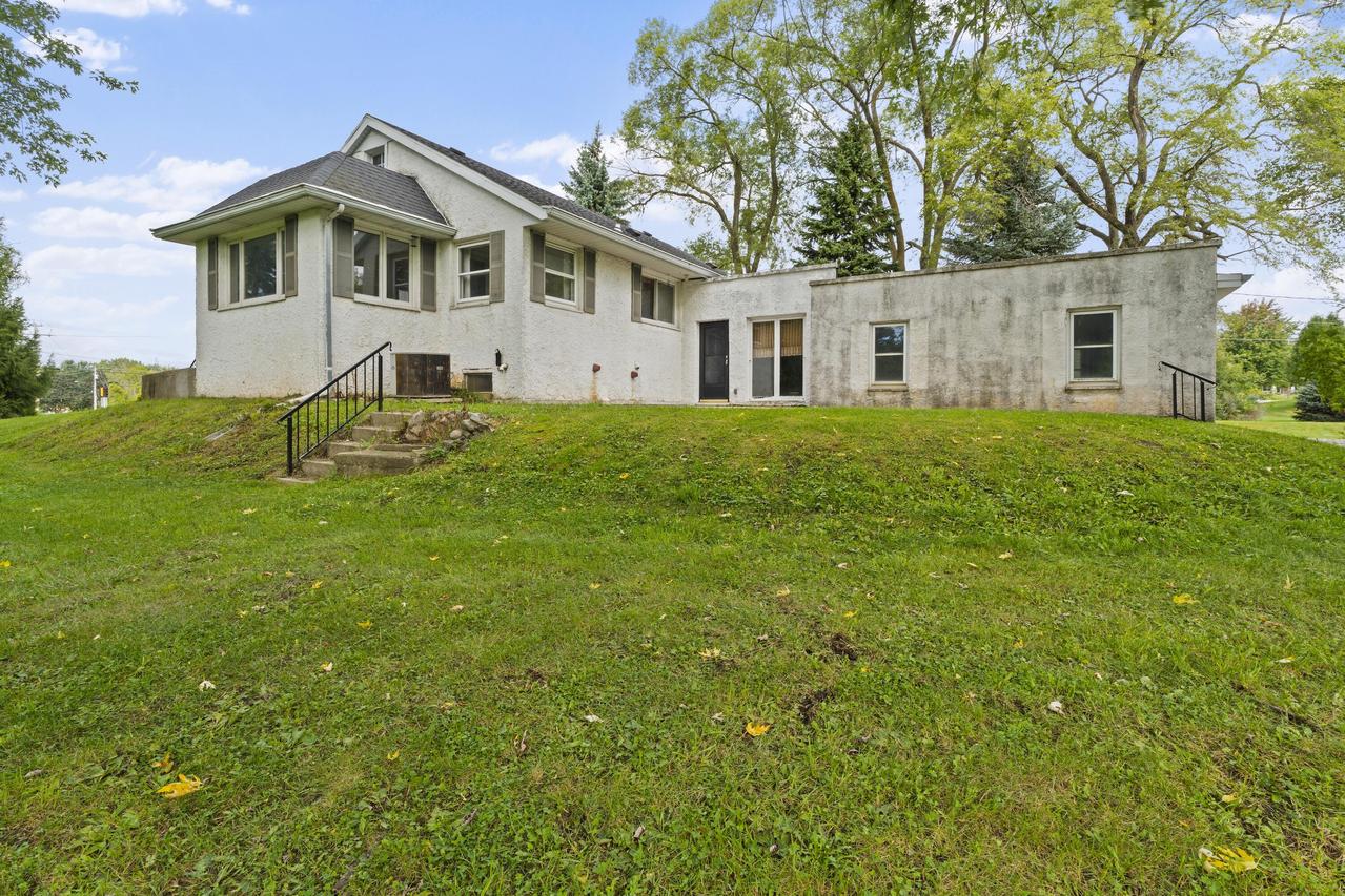 4063 E Oakwood Rd, Oak Creek, WI 53154
