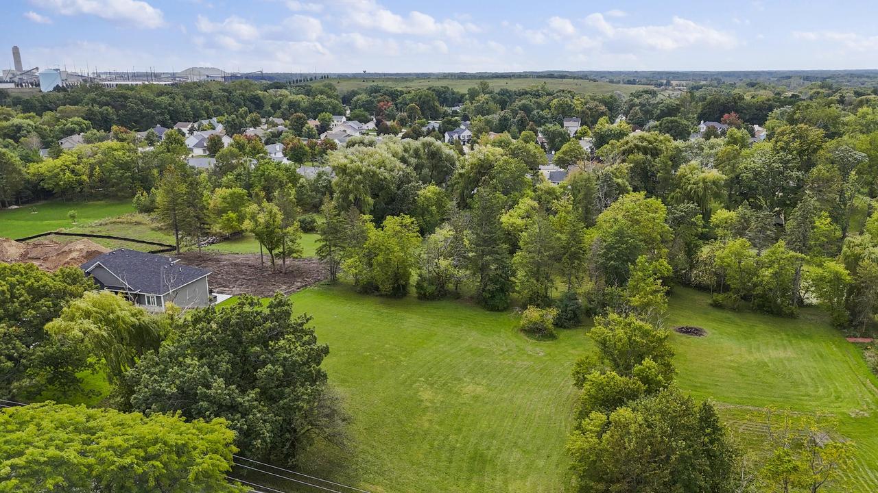 4137 E Oakwood Rd, Oak Creek, WI 53154