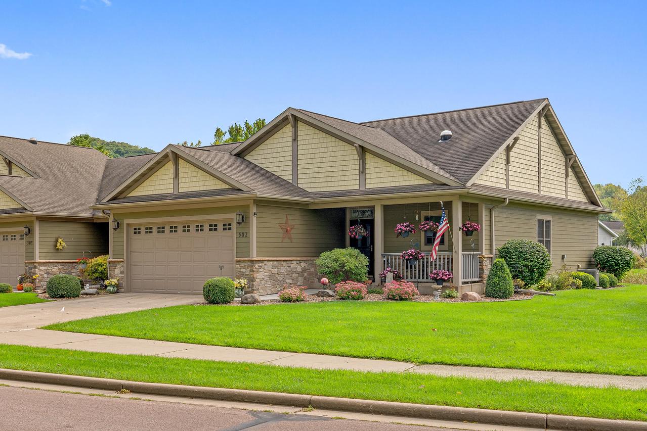 502 Green Coulee Rd, Onalaska, WI 54650