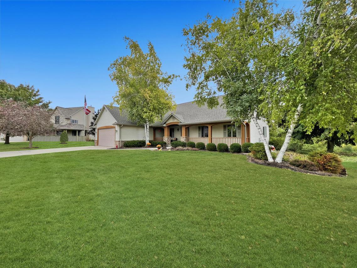663 River Oaks Dr, Sheboygan Falls, WI 53085