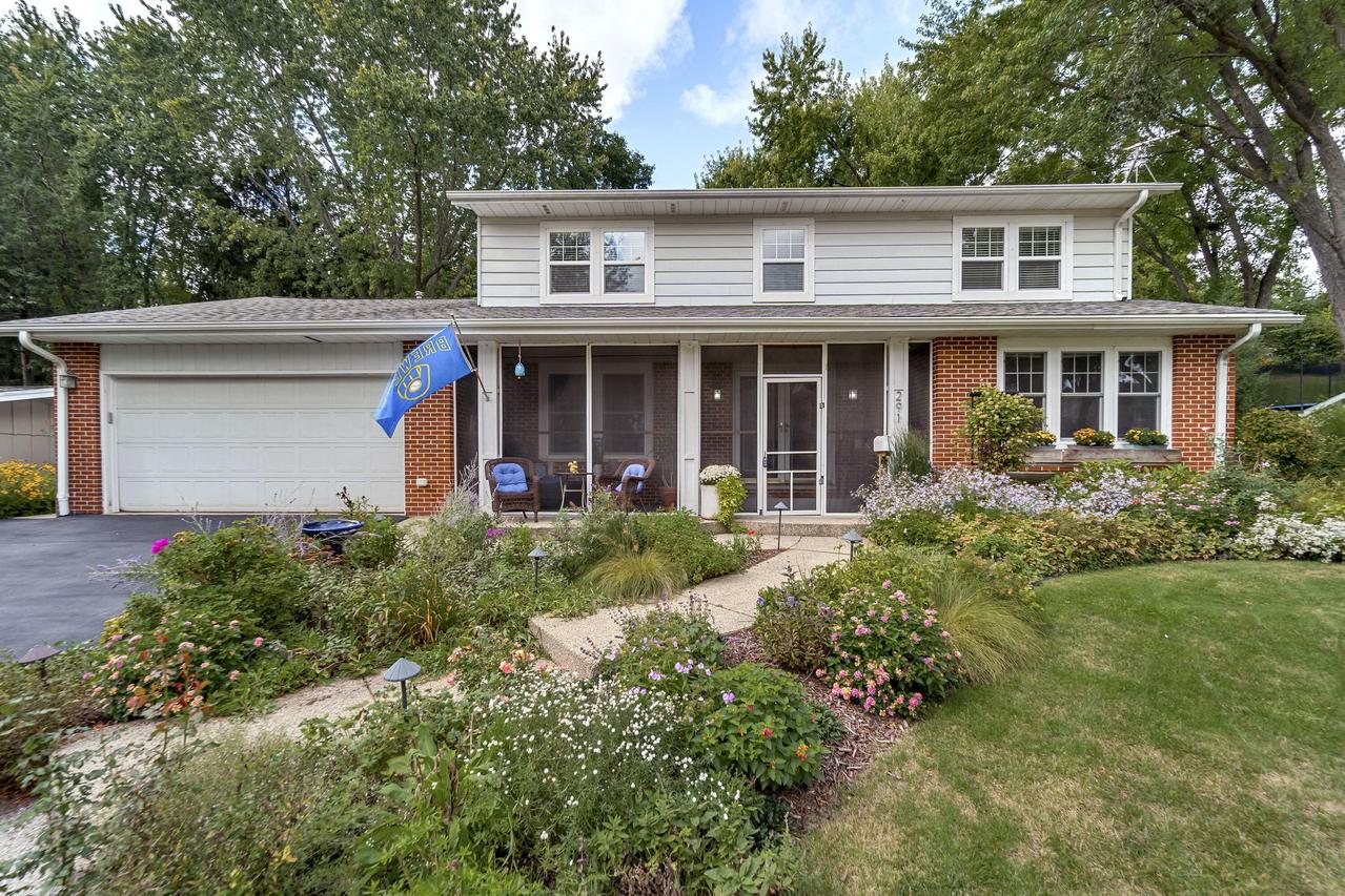 291 Robins Run, Burlington, WI 53105