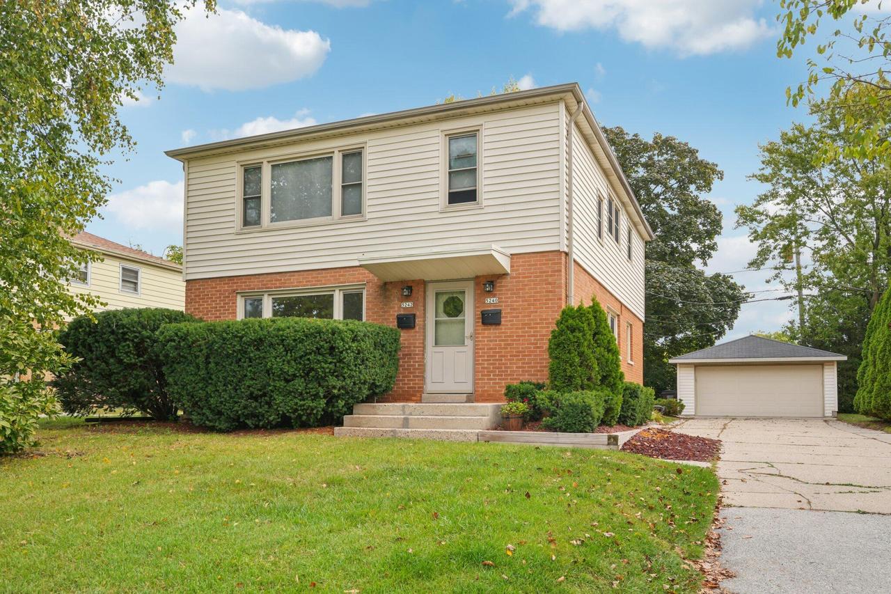 5240 N Mohawk Ave #5242, Glendale, WI 53217